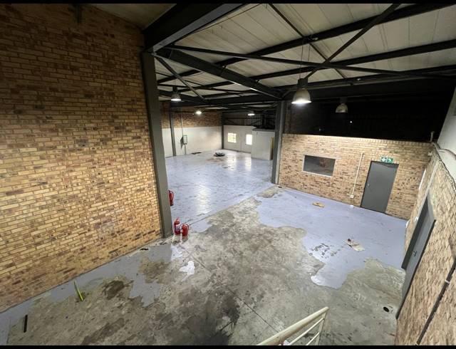 601M² WAREHOUSE TO LET IN LASER PARK